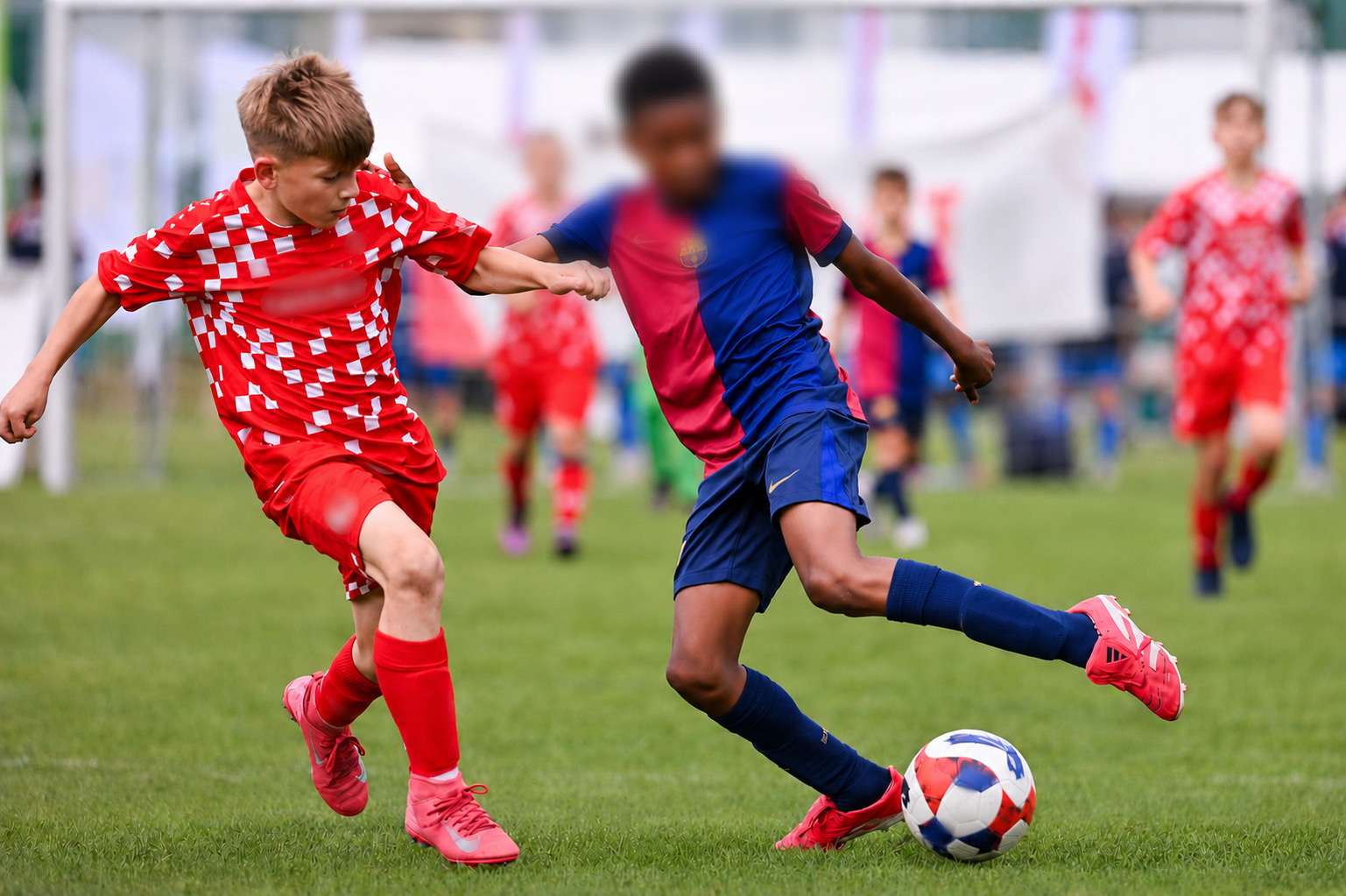 Nachwuchsspieler im Fußballtraining der Frey Football Academy